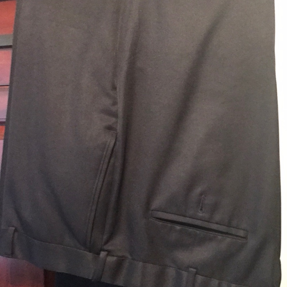Like New Roundtree & Yorke Dress Pants